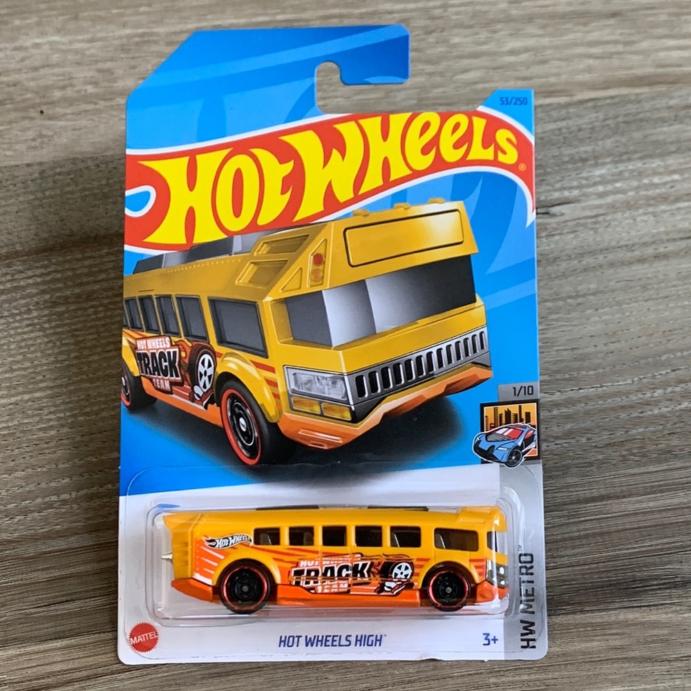Hot Wheels High Jet Powered Track Team Yellow School Bus Hotwheels HW Racing New